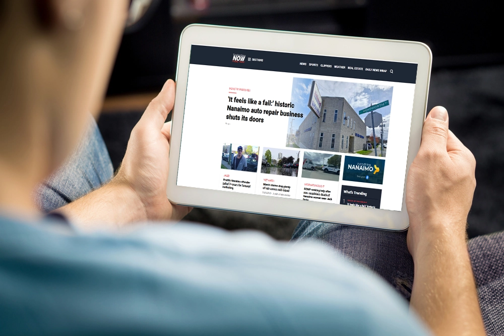 man looking at news on tablet